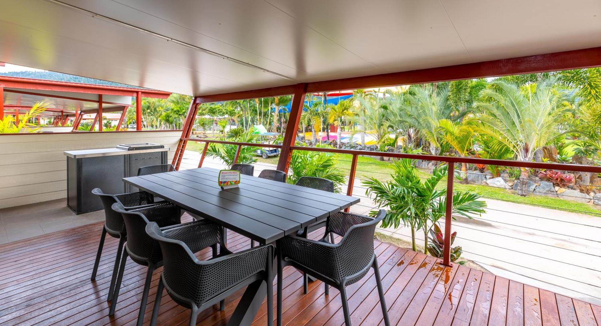 Big4 Adventure Whitsunday Resort Airlie Beach Exteriör bild
