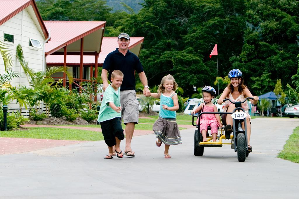Big4 Adventure Whitsunday Resort Airlie Beach Exteriör bild