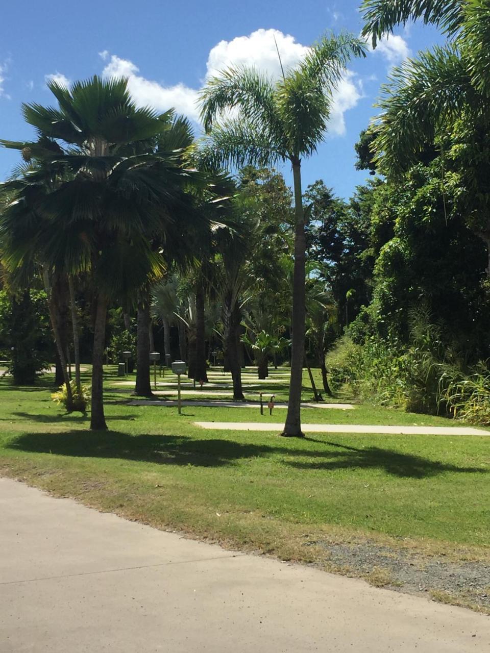 Big4 Adventure Whitsunday Resort Airlie Beach Exteriör bild