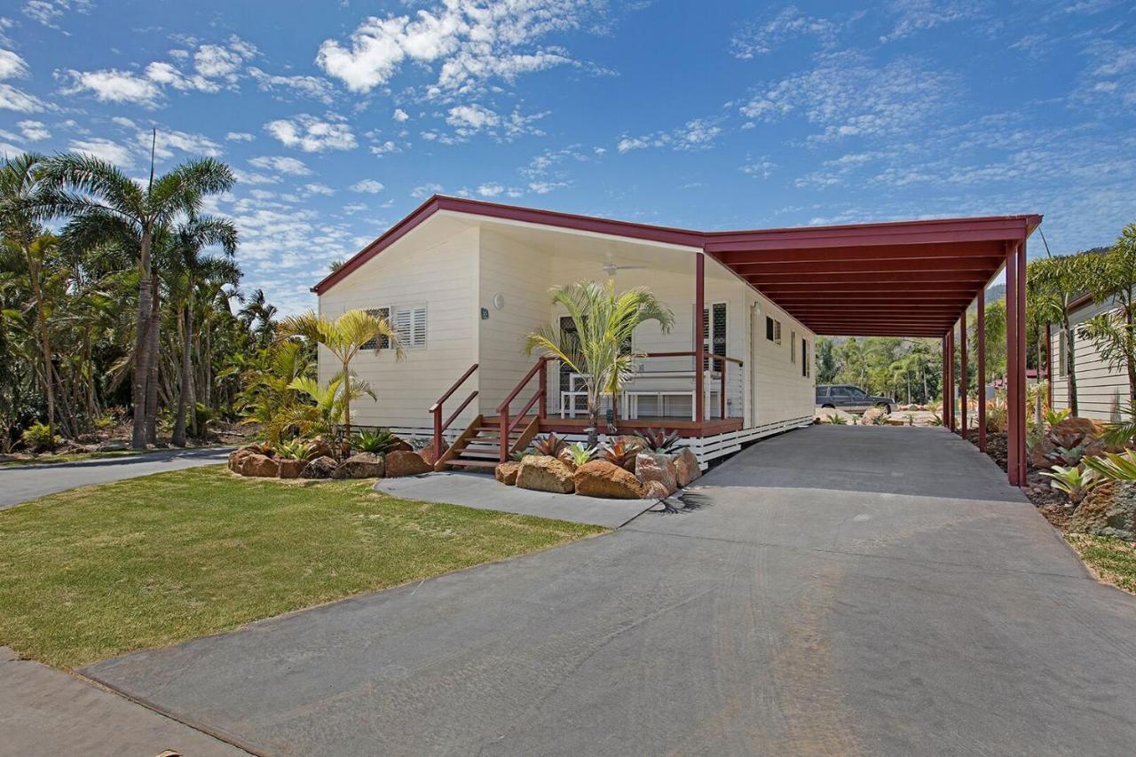Big4 Adventure Whitsunday Resort Airlie Beach Exteriör bild